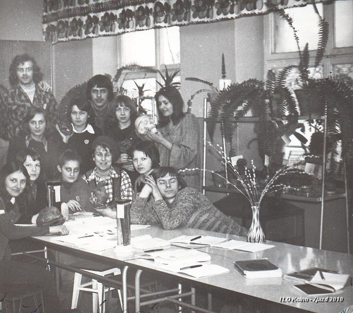 40 Wietecha Janina z uczniami.jpg